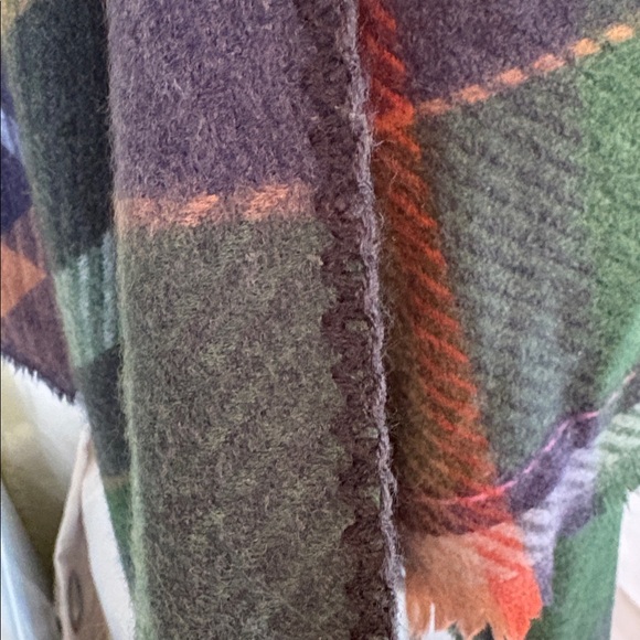 Vince Camuto Poly Plaid Poncho One Size - Picture 3 of 9